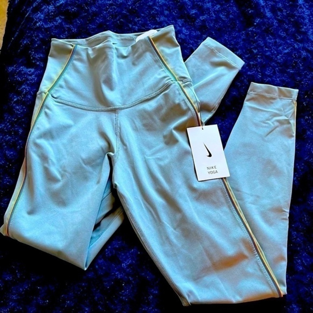 Nike Retro Core Yoga 7/8 Gray Leggings NWT​​​ (Size XS)​​​​​​​​​​​​​​​​​…​​​​​